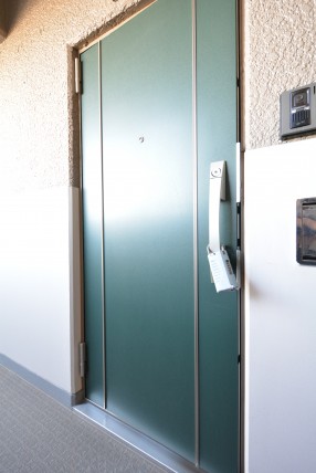 メゾンドール本郷 玄関