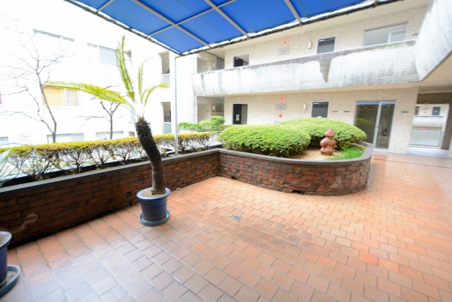 川口アパートメント エントランス