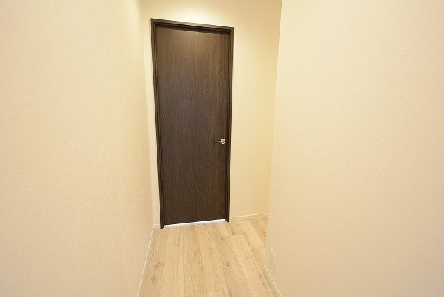 南平台マンション 廊下