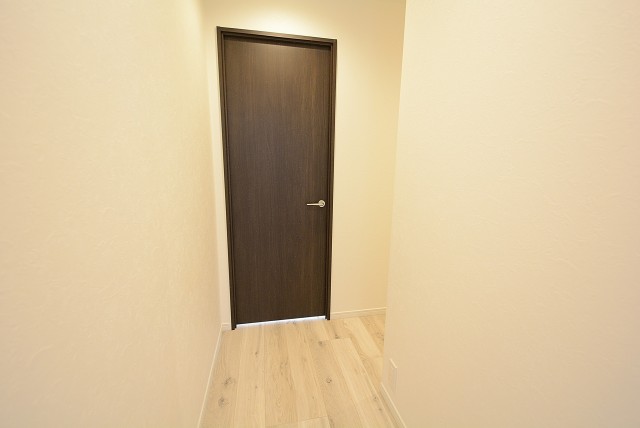 南平台マンション 廊下