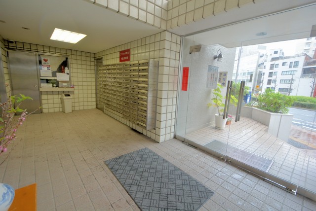 メゾンドール本郷 エントランス