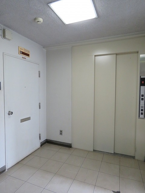 五反田サニーフラット　玄関前