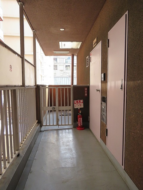 ノア渋谷パートⅡ　玄関前