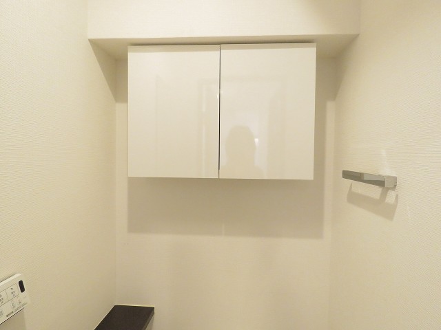 ノア渋谷パートⅡ　トイレ吊戸棚