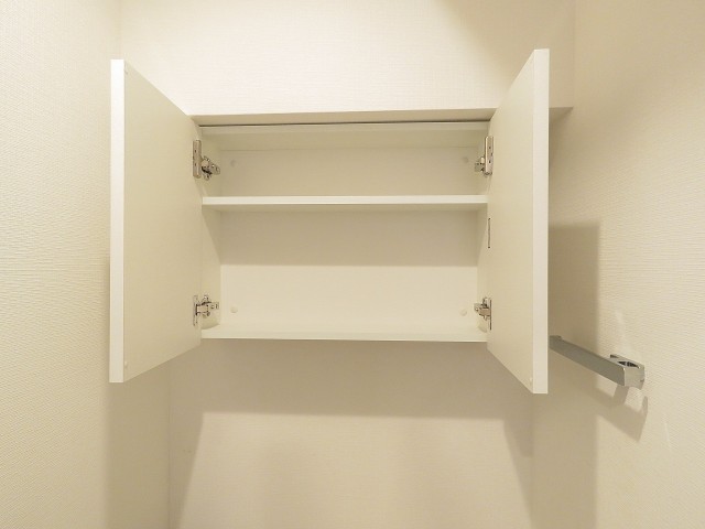 ノア渋谷パートⅡ　トイレ吊戸棚