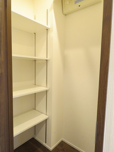 ノア渋谷パートⅡ　廊下収納