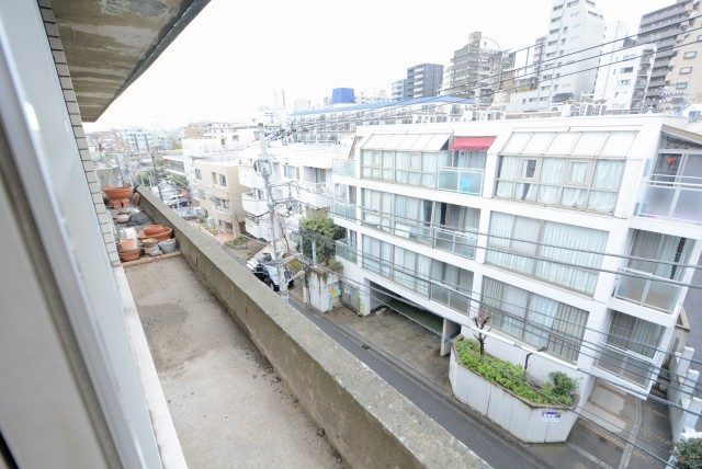 川口アパートメント バルコニー