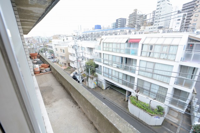 川口アパートメント バルコニー