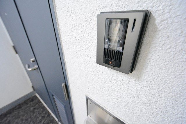 南平台マンション 玄関