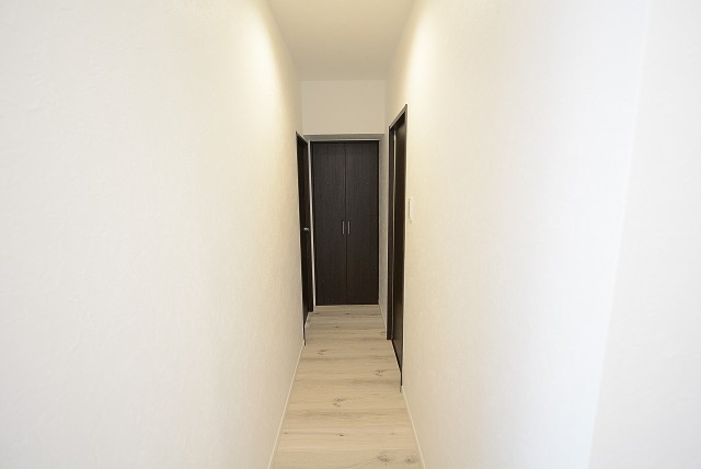 南平台マンション 廊下