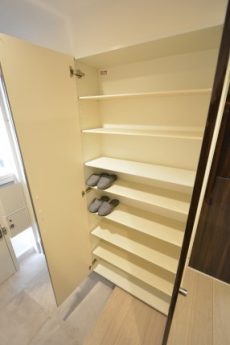 川口アパートメント 玄関