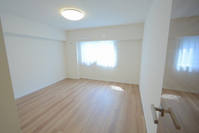 南平台マンション 洋室_5_7