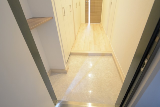 メゾンドール本郷 玄関