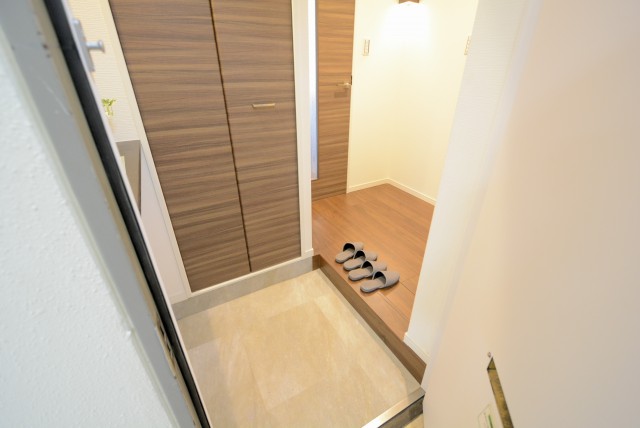 グランドパレス田町　玄関