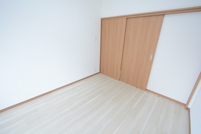 朝日白山マンション LD～洋室