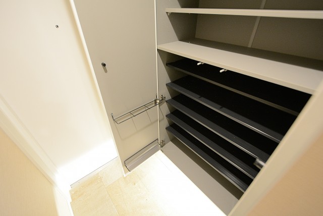 都立大バロンズコート 玄関