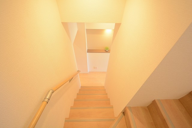 ハヤマビル 階段