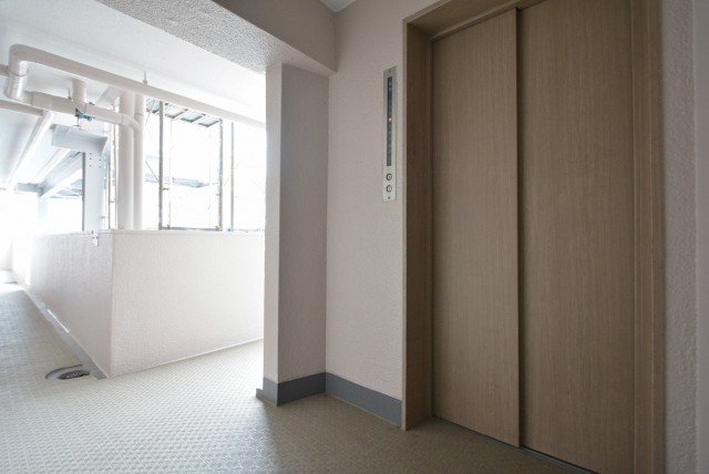 三軒茶屋スカイハイツ 玄関