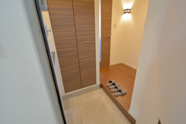 グランドパレス田町　玄関