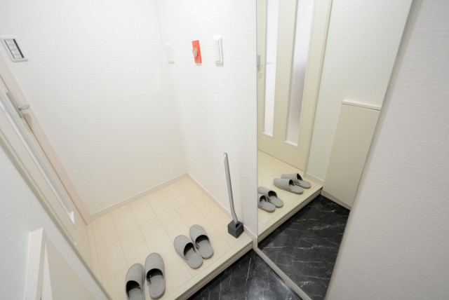 日興マンション 玄関