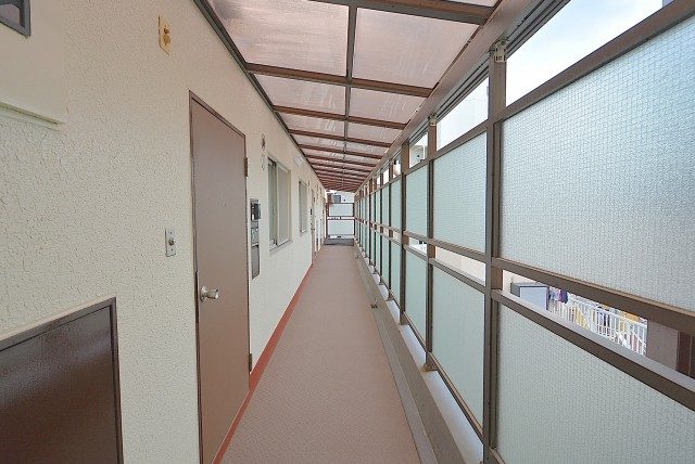 都立大バロンズコート 外廊下