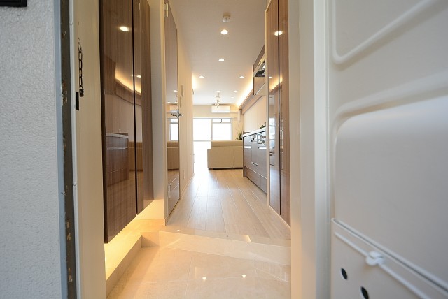 三軒茶屋スカイハイツ 玄関