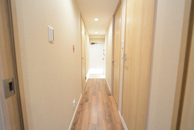 都立大バロンズコート 廊下