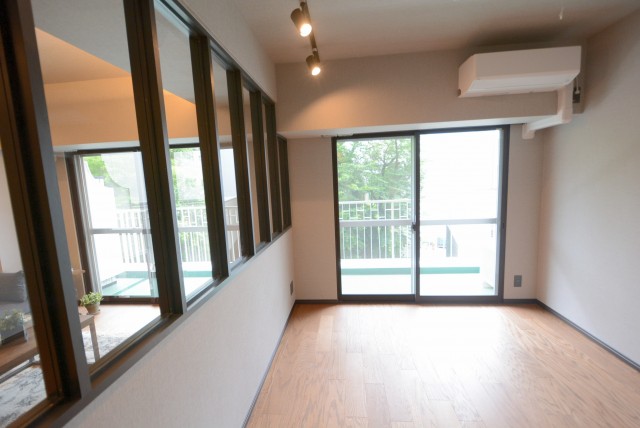 NK五反田コータース 洋室