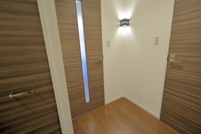 グランドパレス田町　玄関