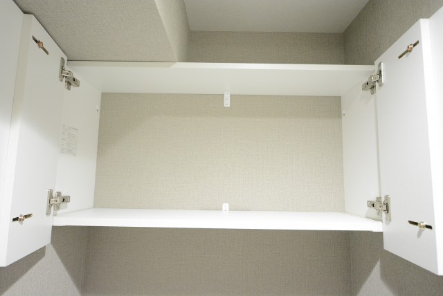 朝日広尾マンション　トイレ収納