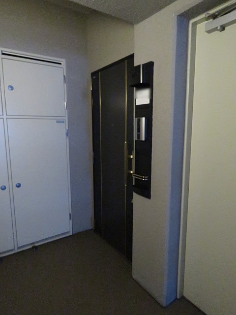 ダイアパレスシェルトワレ目黒　玄関前