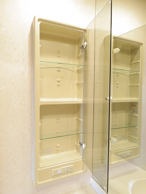 ダイアパレスシェルトワレ目黒　キャビネット