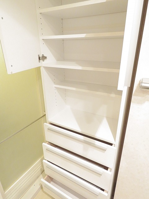ダイアパレスシェルトワレ目黒　洗面室収納