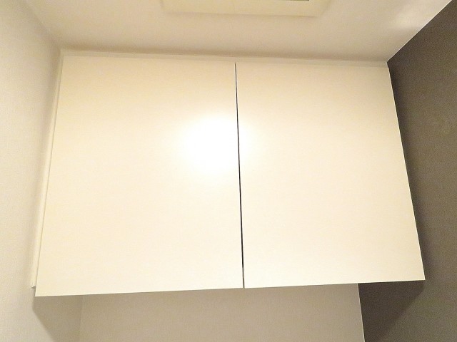 ダイアパレスシェルトワレ目黒　トイレ吊戸棚