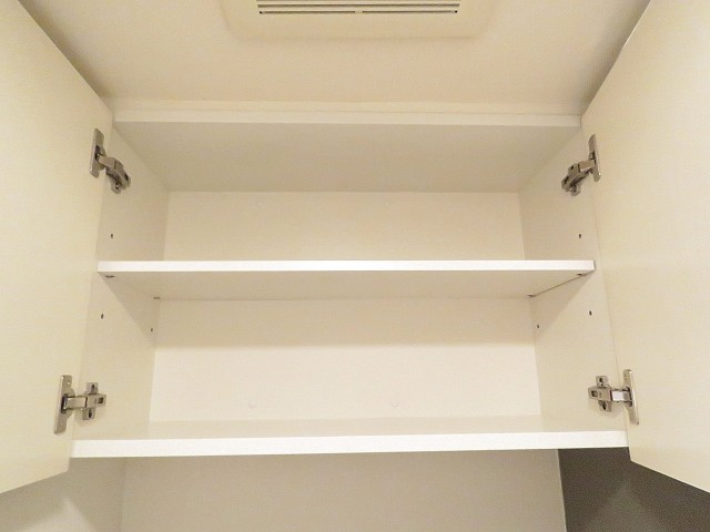 ダイアパレスシェルトワレ目黒　トイレ吊戸棚