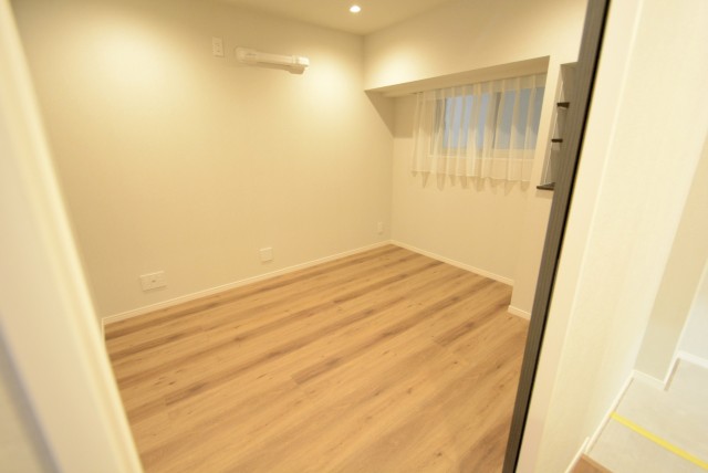 マンション駒場 洋室２