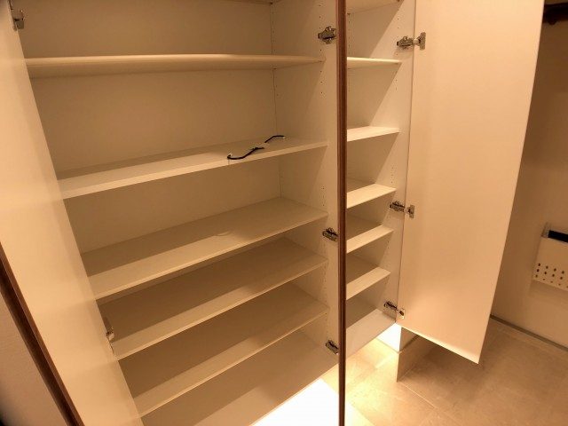 初台パークサイドハイツ 玄関