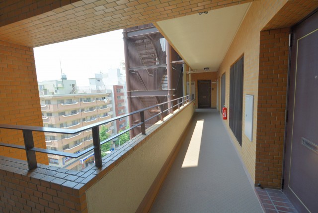 三井音羽ハイツ 共有廊下