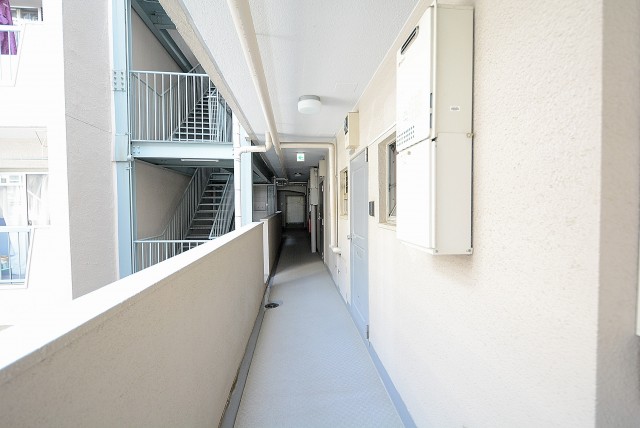 三軒茶屋スカイハイツ 外廊下