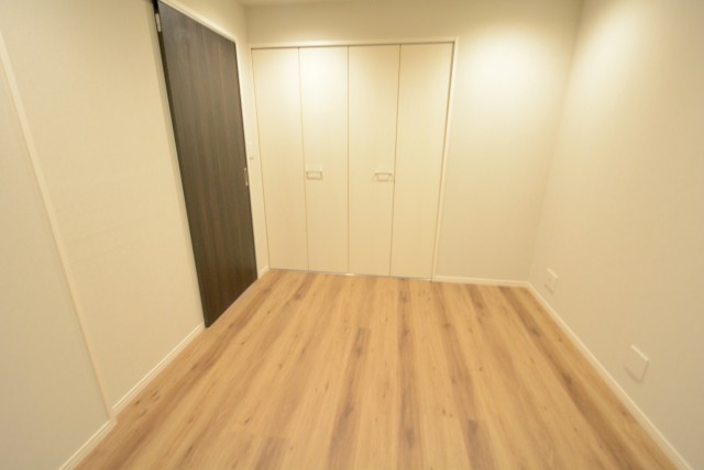 マンション駒場 洋室２