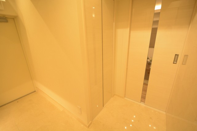 チュリス氷川坂 玄関