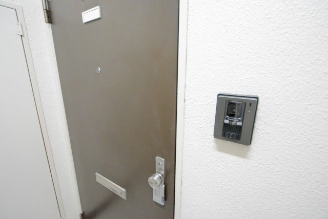 マンション第2明大前 玄関