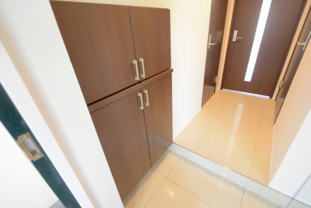 中銀目黒駅前マンシオン 玄関