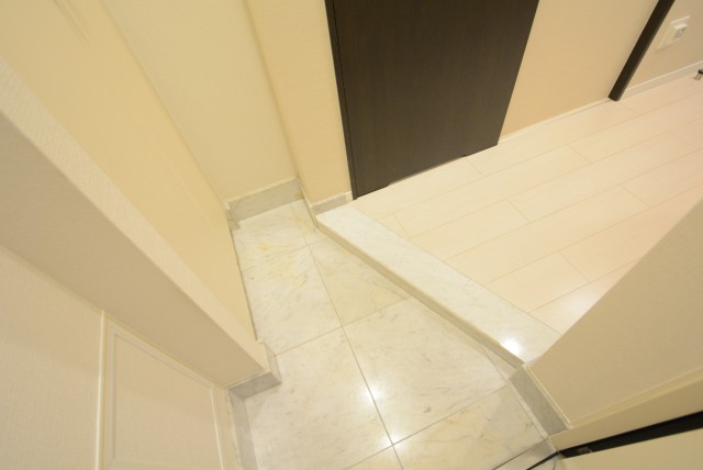 D'クラディアイヴァン初台 玄関