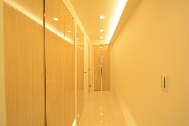 神楽坂ハウス 玄関