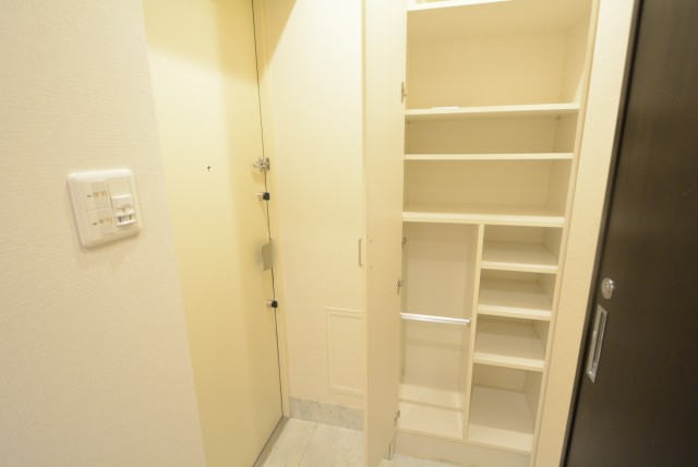 D'クラディアイヴァン初台 玄関