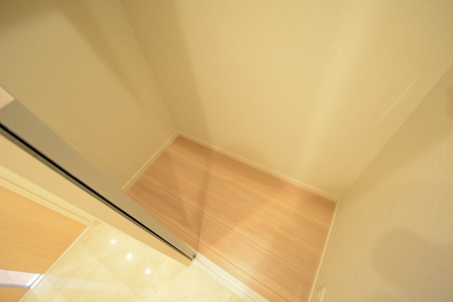 マンション第2明大前 玄関