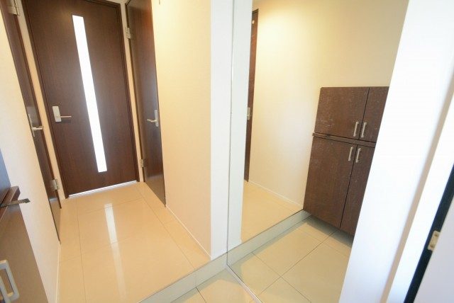 中銀目黒駅前マンシオン 玄関