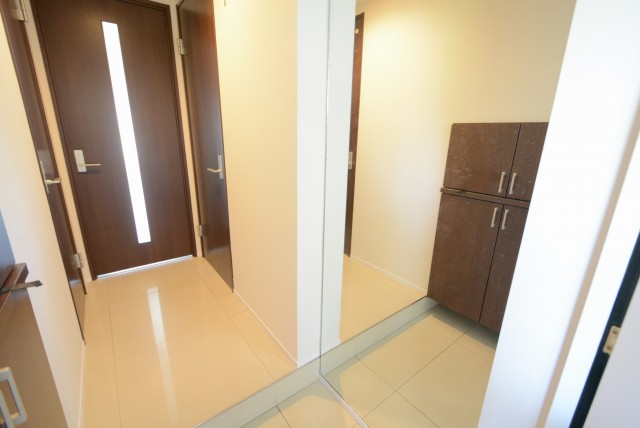 中銀目黒駅前マンシオン 玄関