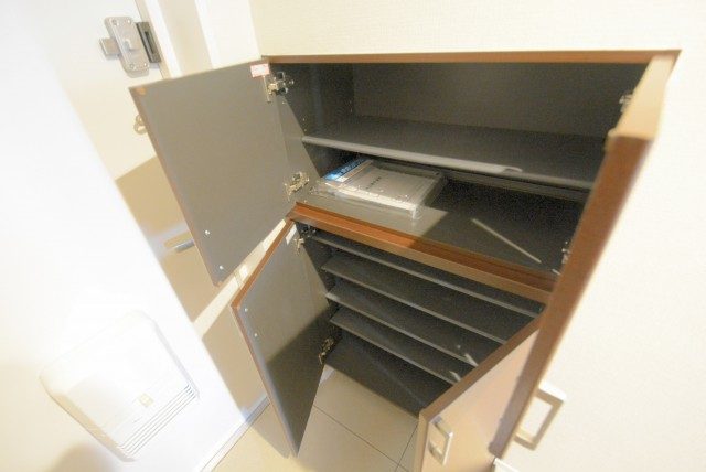 中銀目黒駅前マンシオン 玄関